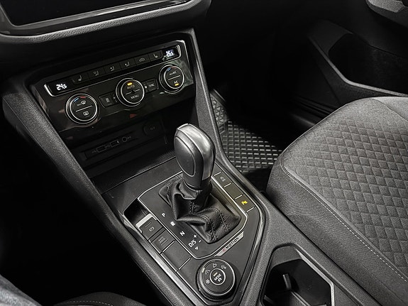 Volkswagen Tiguan 16 of 25