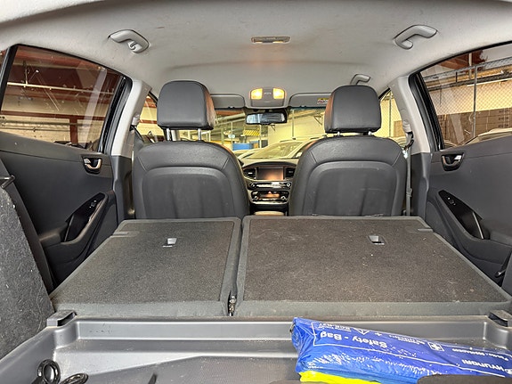 Hyundai IONIQ 18 of 30