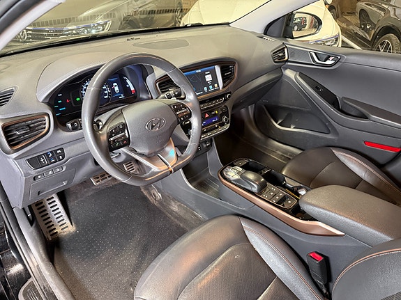 Hyundai IONIQ 29 of 30