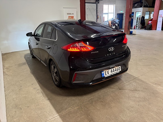 Hyundai IONIQ 12 of 30