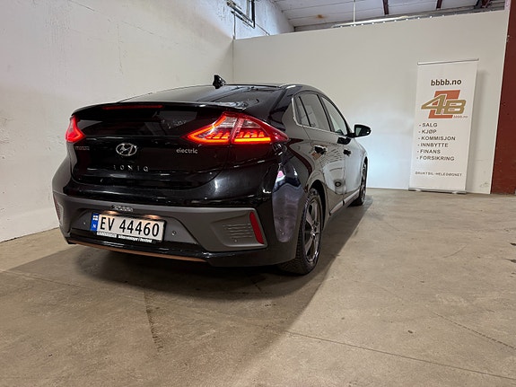 Hyundai IONIQ 10 of 30