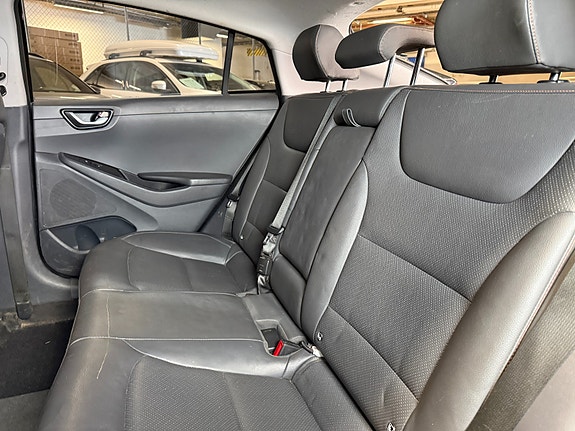 Hyundai IONIQ 23 of 30