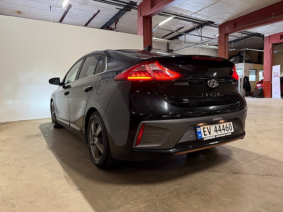 Hyundai IONIQ 13 of 30