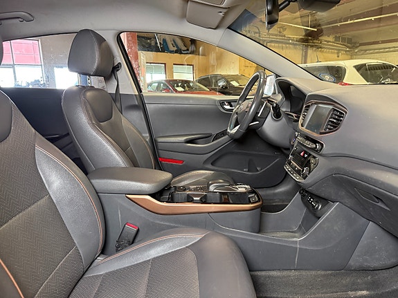 Hyundai IONIQ 27 of 30