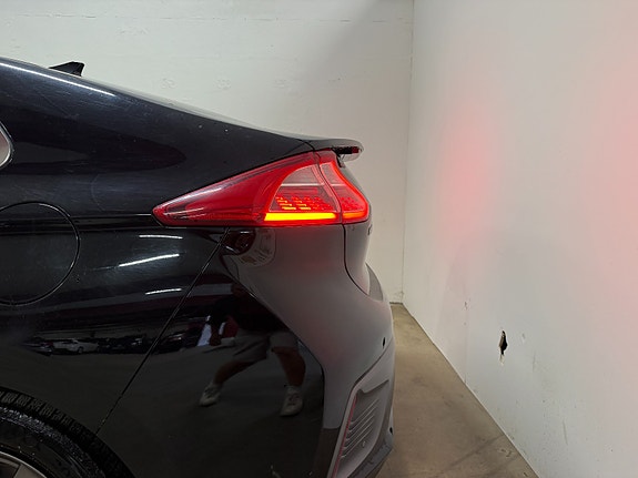 Hyundai IONIQ 8 of 30