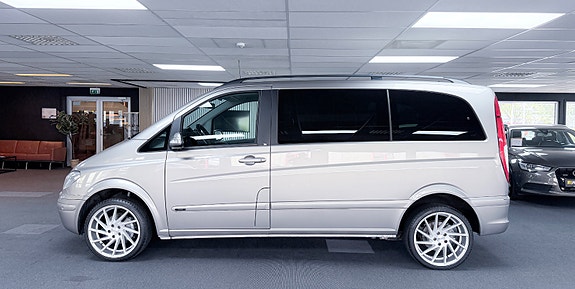 Mercedes-Benz Viano 7 of 22