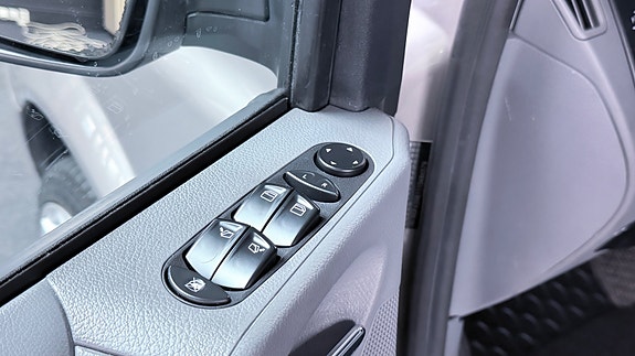 Mercedes-Benz Viano 10 of 22