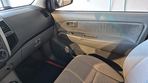 Toyota HiLux 7 of 20