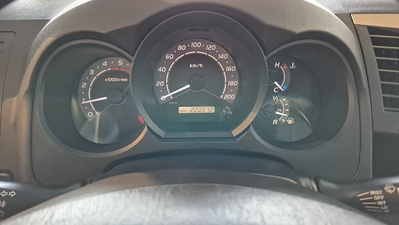 Toyota HiLux 8 of 20
