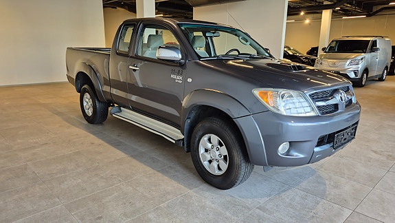 Toyota HiLux 2 of 20