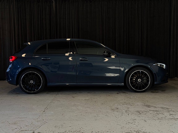 Mercedes-Benz A250 e 13 of 30