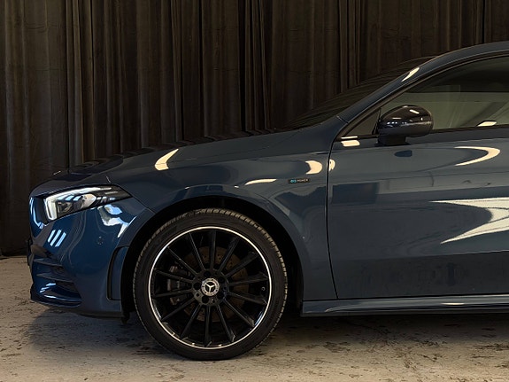 Mercedes-Benz A250 e 6 of 30