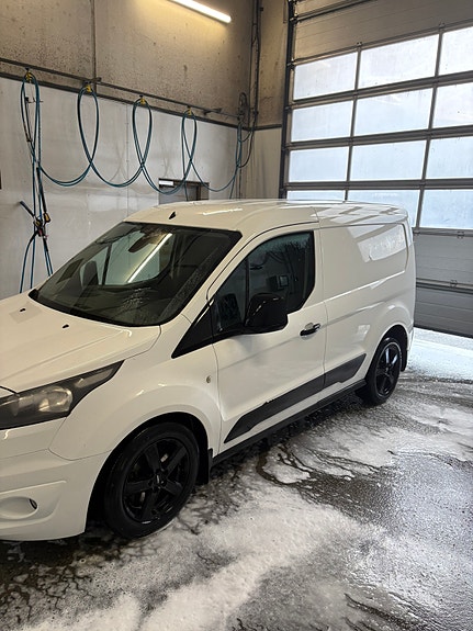 Ford Transit Connect 3 of 18