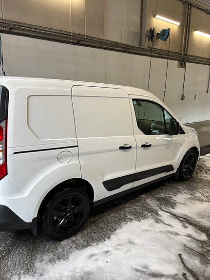 Ford Transit Connect 8 of 18