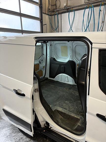 Ford Transit Connect 10 of 18