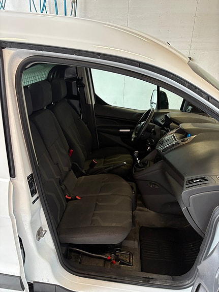 Ford Transit Connect 18 of 18