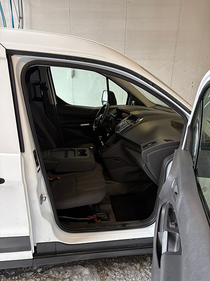 Ford Transit Connect 17 of 18
