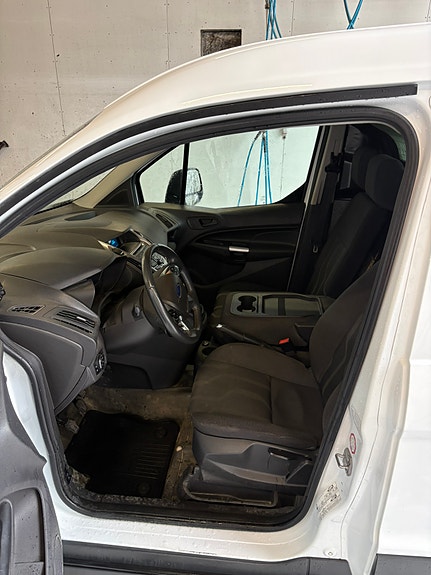Ford Transit Connect 13 of 18