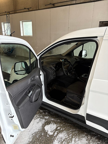 Ford Transit Connect 12 of 18