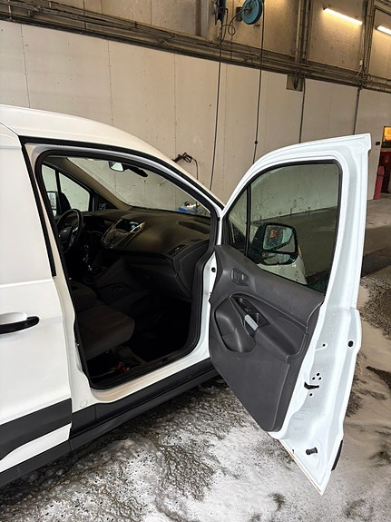 Ford Transit Connect 16 of 18