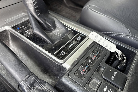 Toyota Land Cruiser 10 of 15