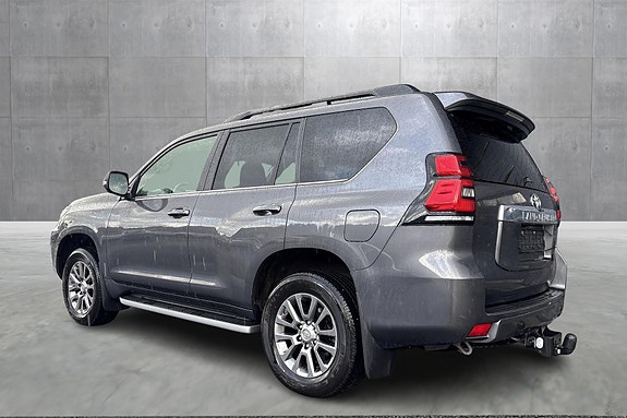 Toyota Land Cruiser 2 of 15
