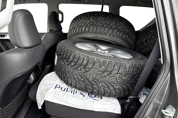 Toyota Land Cruiser 12 of 15