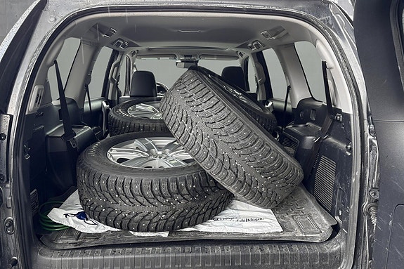 Toyota Land Cruiser 13 of 15