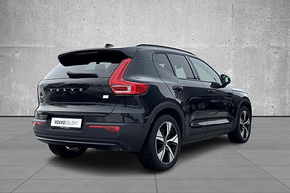 Volvo XC40 6 of 30