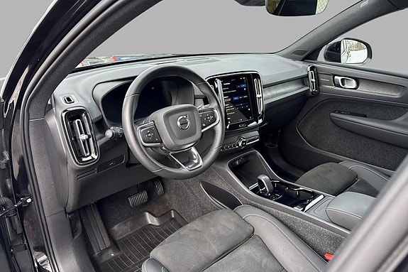 Volvo XC40 13 of 30