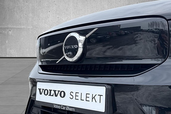 Volvo XC40 3 of 30