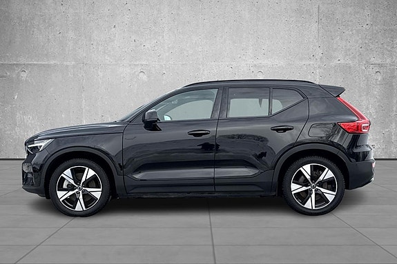 Volvo XC40 4 of 30