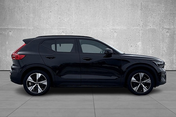 Volvo XC40 10 of 30
