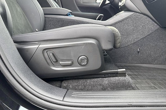 Volvo XC40 30 of 30