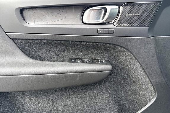 Volvo XC40 14 of 30
