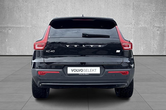 Volvo XC40 7 of 30
