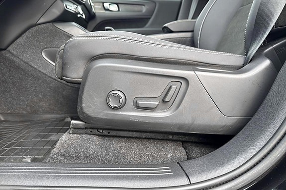 Volvo XC40 15 of 30