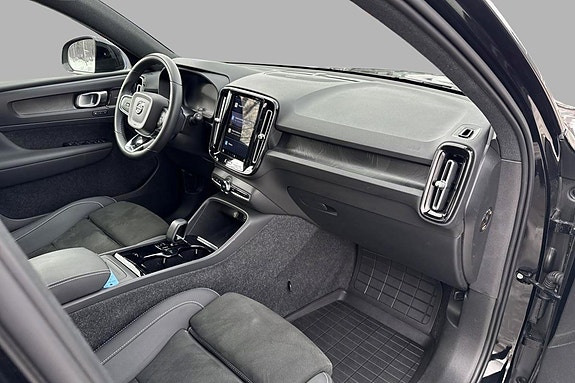 Volvo XC40 29 of 30