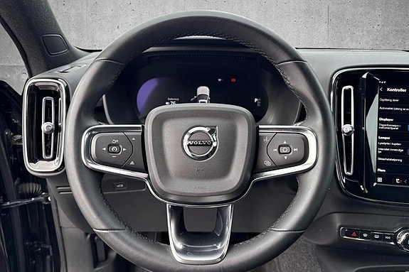 Volvo XC40 16 of 30