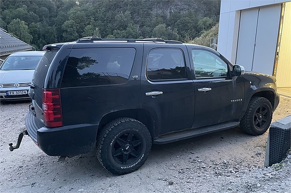 Chevrolet Tahoe 4 of 23