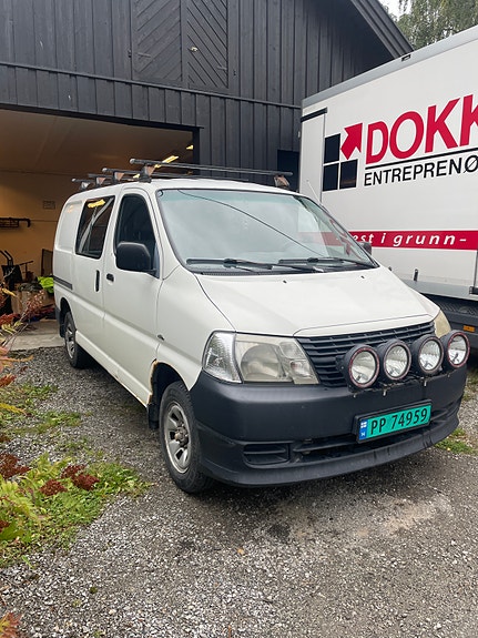 Toyota HiAce 2 of 6