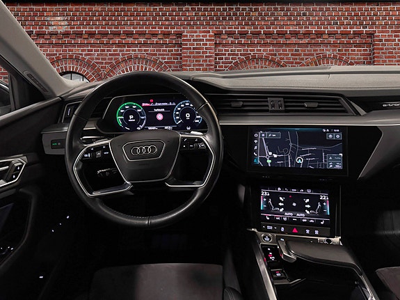 Audi e-tron 13 of 25