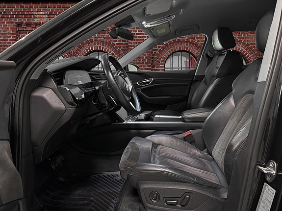 Audi e-tron 10 of 25