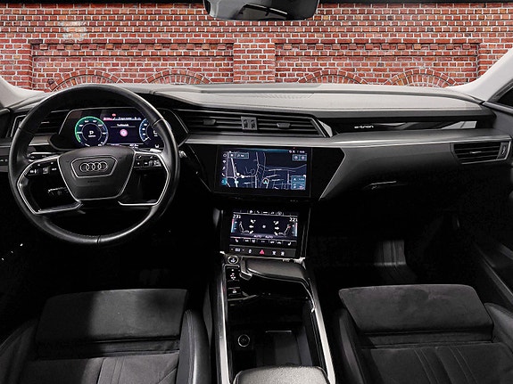 Audi e-tron 12 of 25