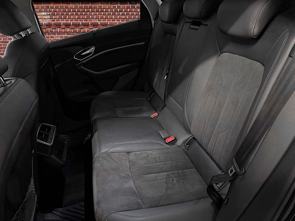 Audi e-tron 22 of 25