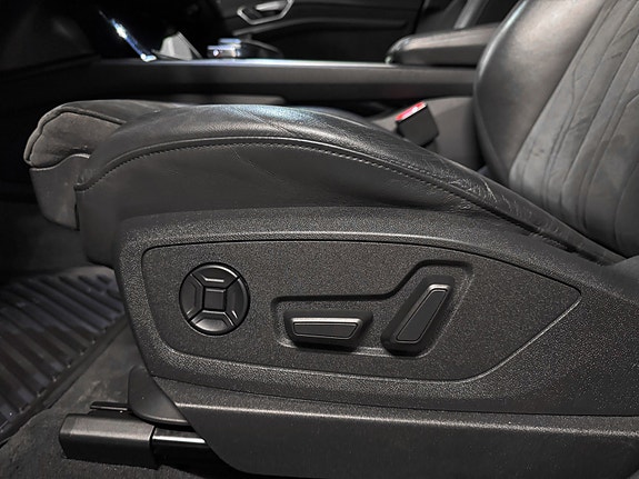 Audi e-tron 9 of 25