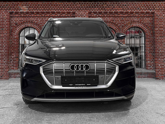 Audi e-tron 7 of 25