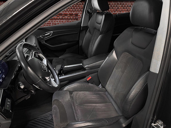 Audi e-tron 11 of 25