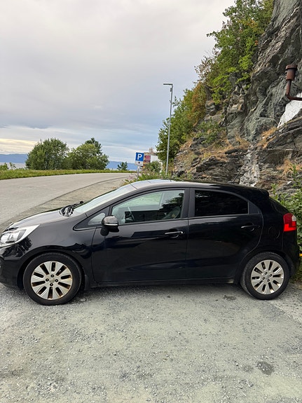 Kia Rio 2 of 5