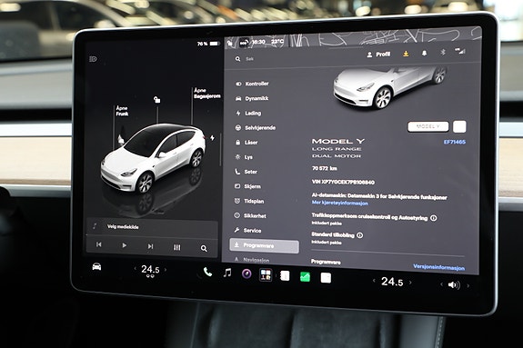 Tesla Model Y 24 of 29
